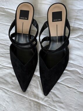 Dolce Vita Black Pointed Toe Double-Strap heel